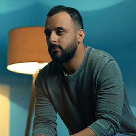 دانلود آهنگ رو در و دیوار این شهر همش از تو یادگاره از محمد زارع